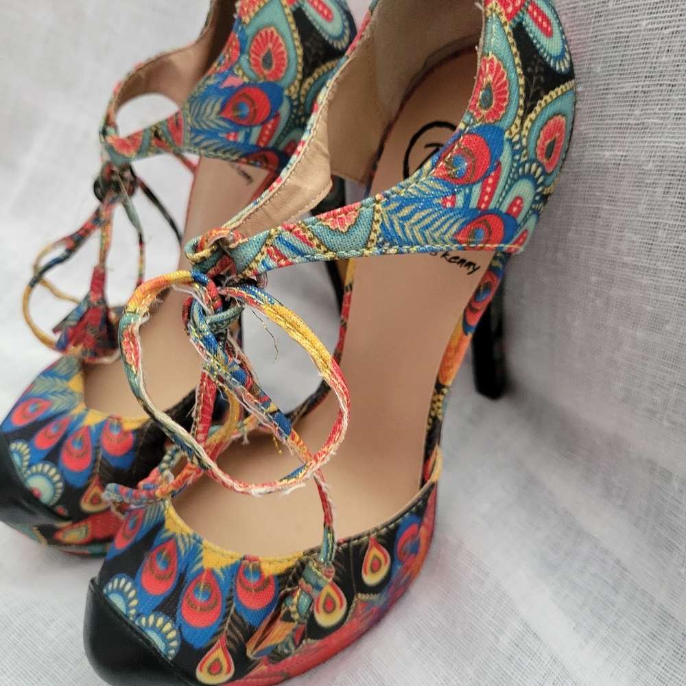 NEW Penny Loves Kenny heels